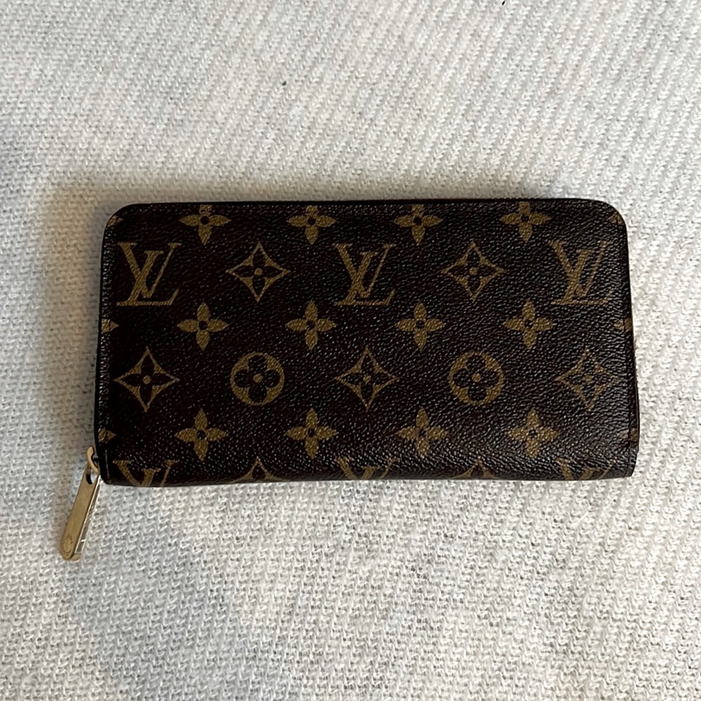 Louis Vuitton zip up wallet